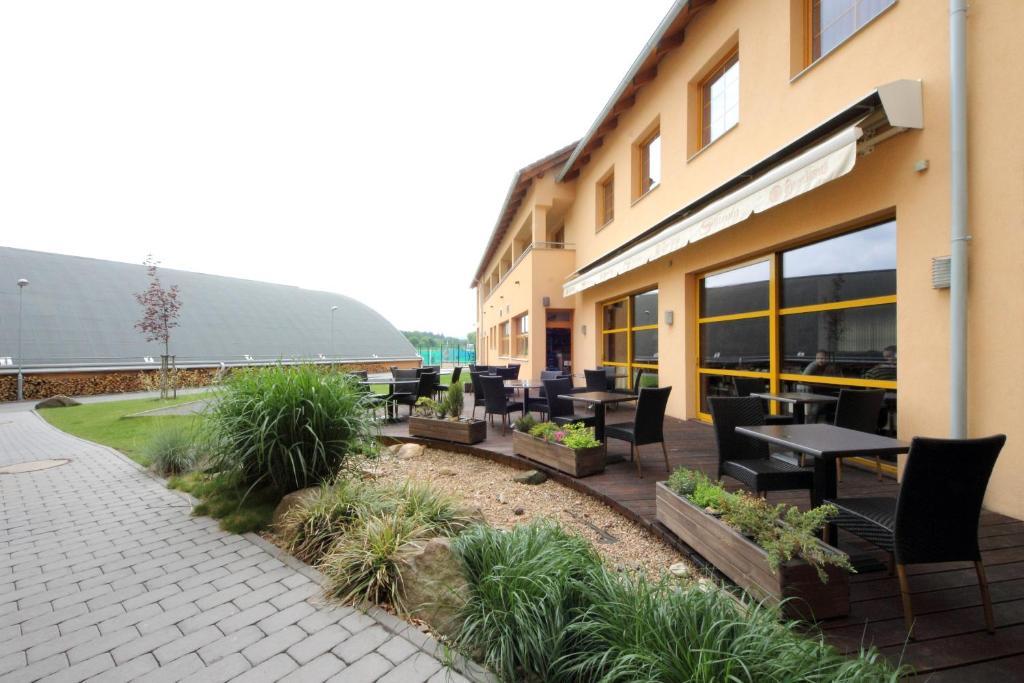 Hotel S-Centrum Benesov  Exteriör bild