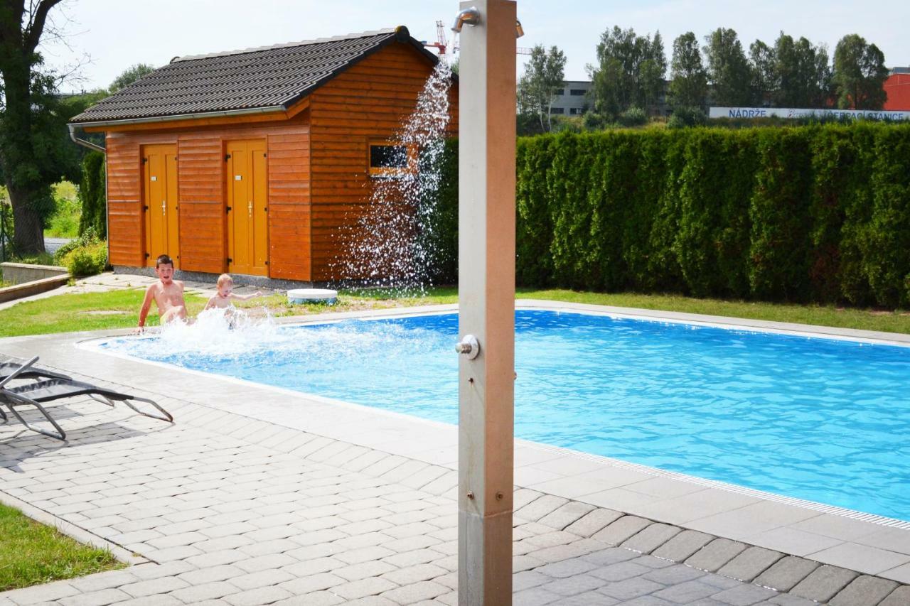 Hotel S-Centrum Benesov  Exteriör bild