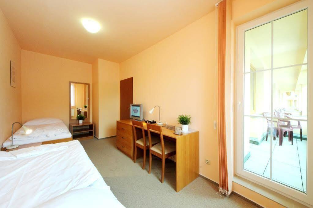 Hotel S-Centrum Benesov  Exteriör bild